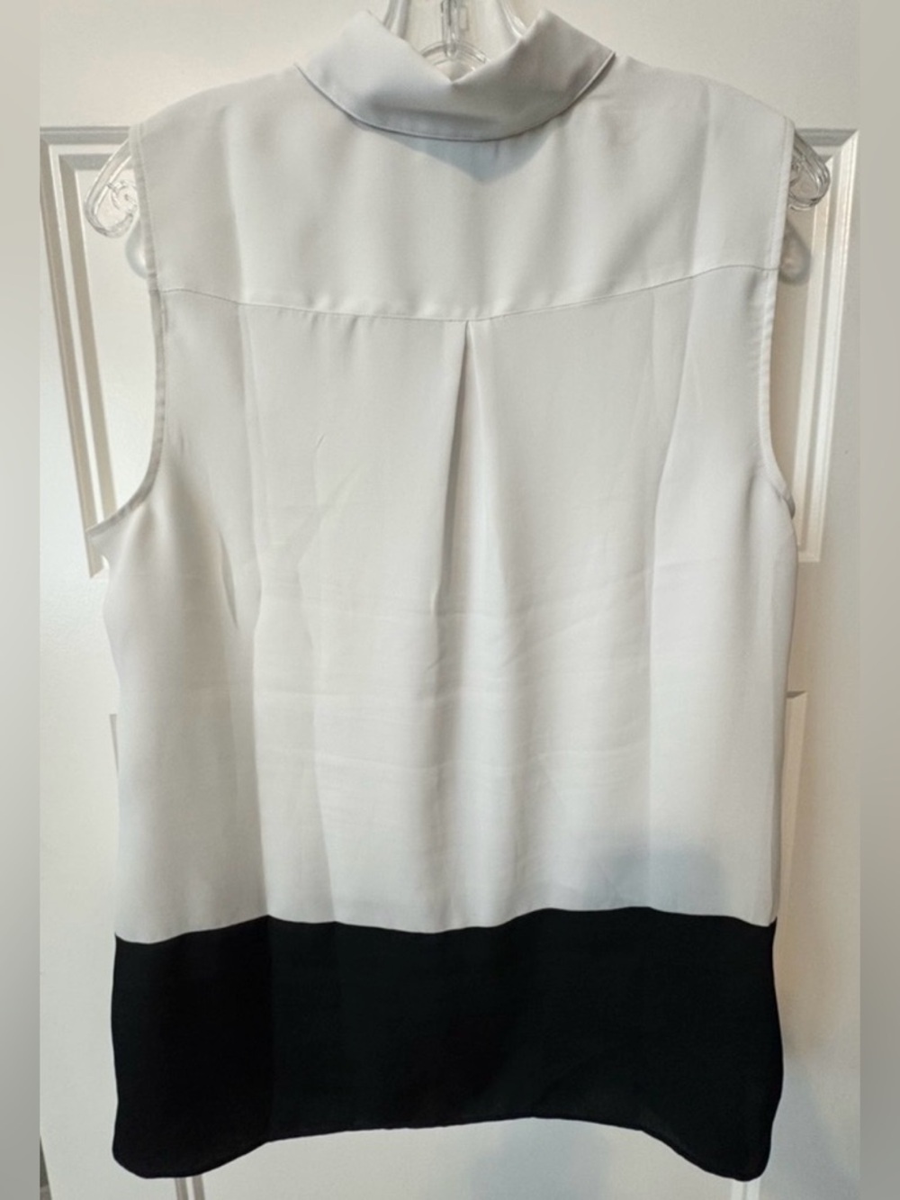Talbots Sleeveless Button Front Blouse Colorblock White Black Tan Minimalist - Picture 2 of 4
